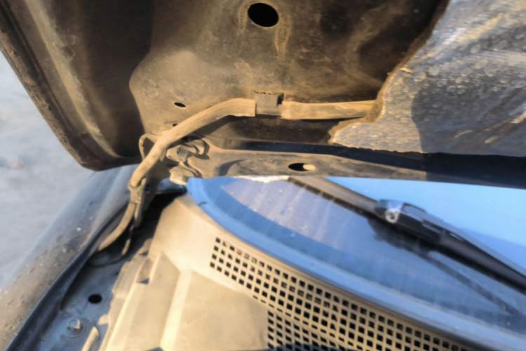 Used Bestune B50 2013 1.6L manual luxury version Engine Bay Right