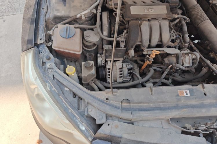 Used Bestune B50 2013 1.6L manual luxury version Engine Bay Right