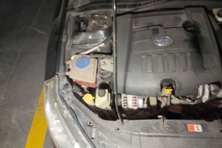 Used Bestune B50 2013 1.6L automatic luxury version Engine Bay Right