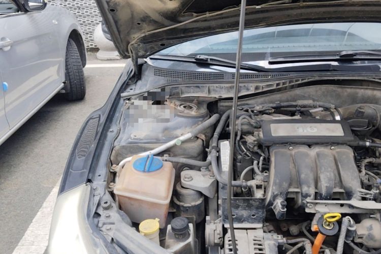 Used Bestune B50 2013 1.6L manual luxury version Engine Bay Right