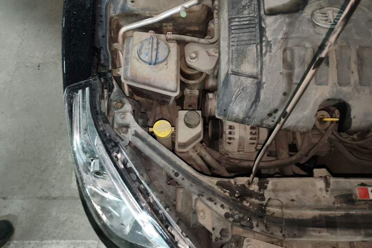 Used Bestune B50 2013 1.6L manual luxury version Engine Bay Right
