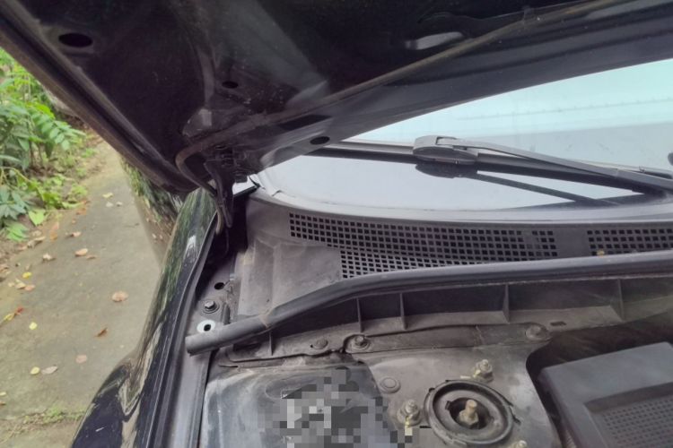 Used Bestune B50 2013 1.6L manual Comfort trim level Engine Bay Right