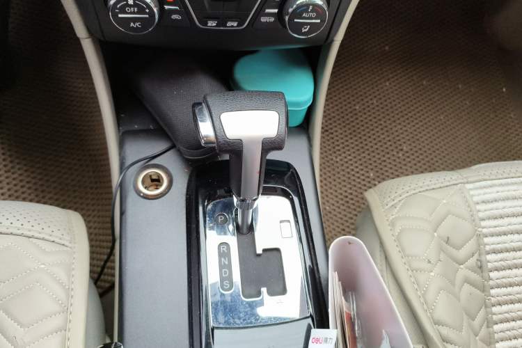 Used Bestune B50 2013 1.6L automatic luxury version Gear Lever
