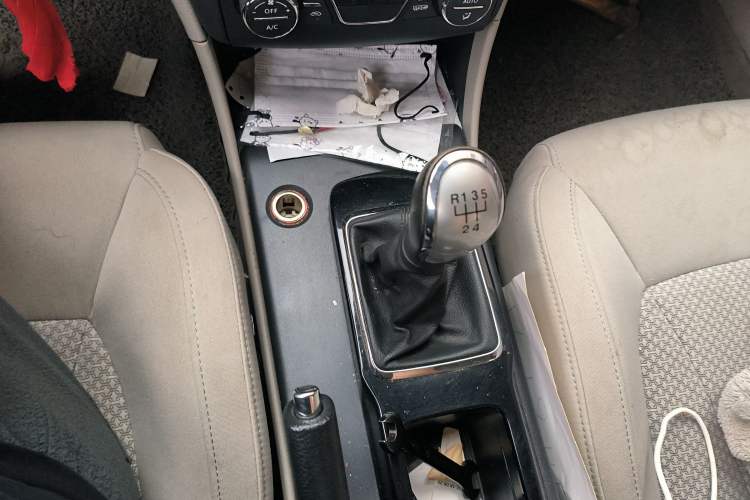 Used Bestune B50 2013 1.6L manual luxury version Gear Lever