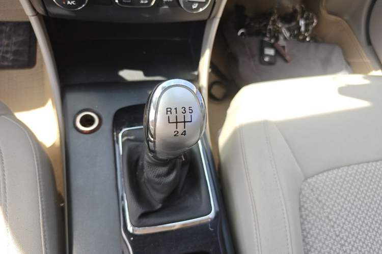Used Bestune B50 2013 1.6L manual luxury version Gear Lever