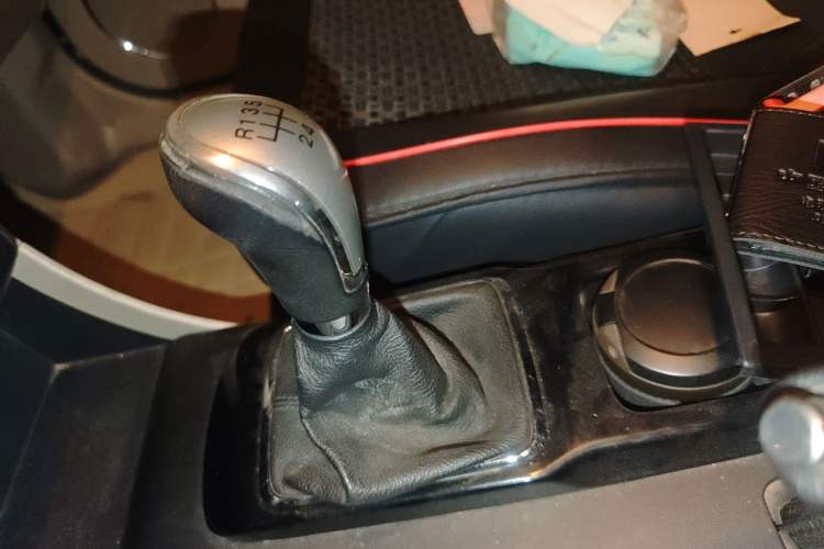 Used Bestune B50 2013 1.6L manual luxury version Gear Lever