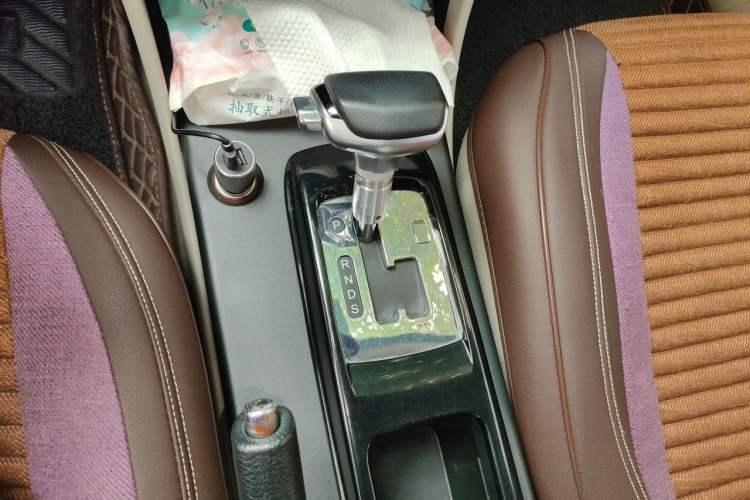 Used Bestune B50 2013 1.6L automatic luxury version Gear Lever