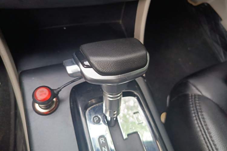 Used Bestune B50 2013 1.6L automatic luxury version Gear Lever