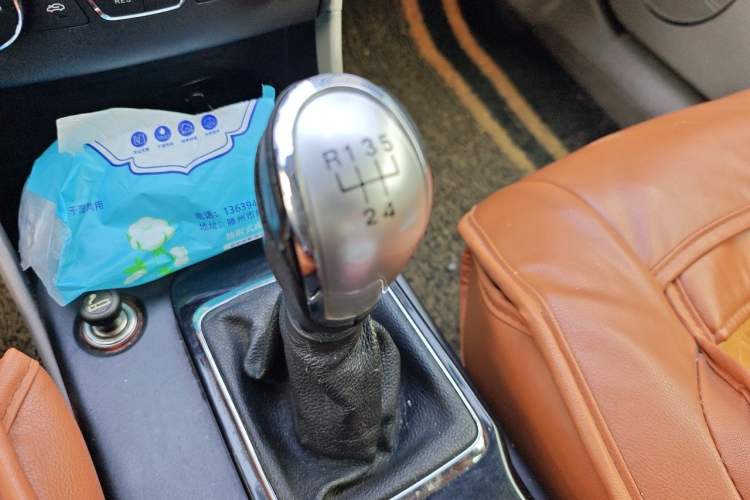 Used Bestune B50 2013 1.6L manual luxury version Gear Lever