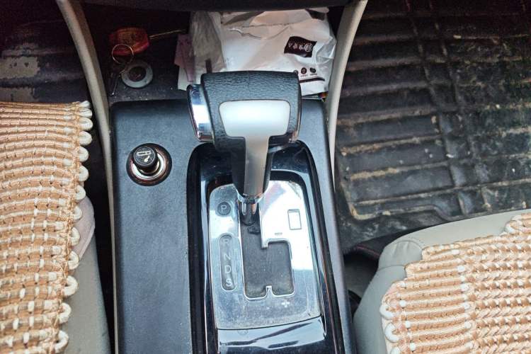 Used Bestune B50 2013 1.6L automatic luxury version Gear Lever