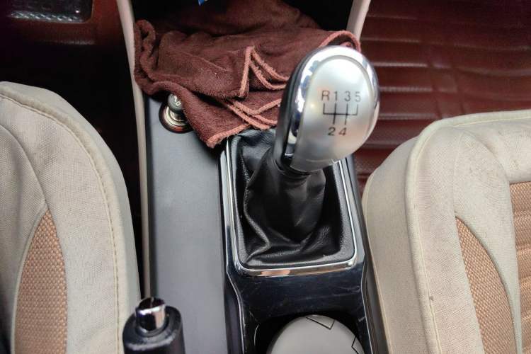 Used Bestune B50 2013 1.6L manual luxury version Gear Lever