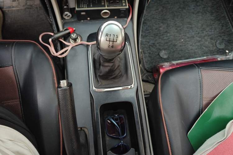 Used Bestune B50 2013 1.6L manual luxury version Gear Lever
