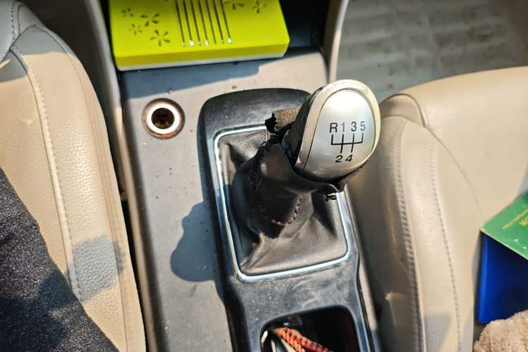 Used Bestune B50 2013 1.6L Manual Prestige Edition Gear Lever