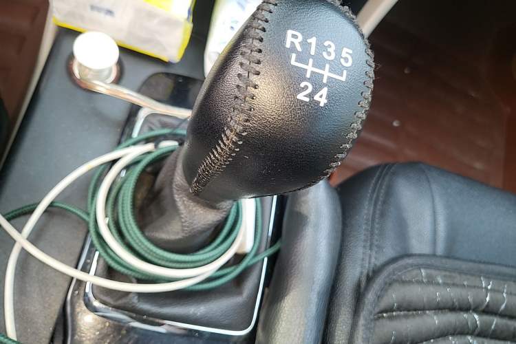Used Bestune B50 2013 1.6L manual luxury version Gear Lever