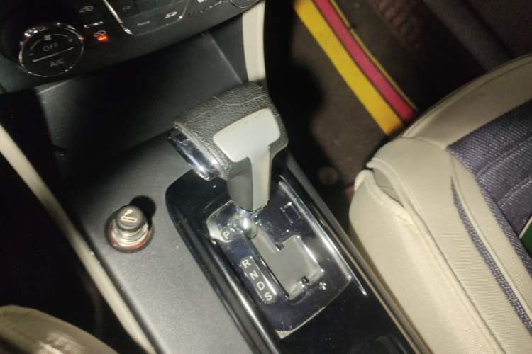 Used Bestune B50 2013 1.6L automatic luxury version Gear Lever
