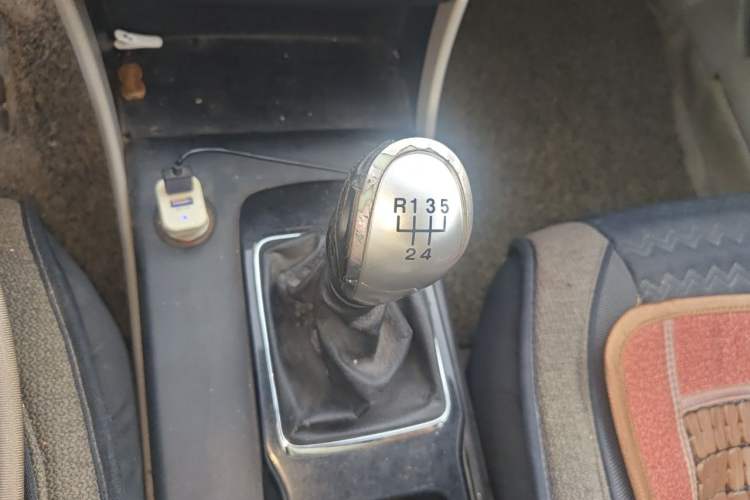 Used Bestune B50 2013 1.6L manual Comfort trim level Gear Lever