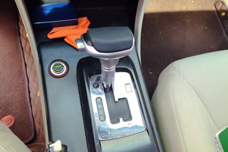 Used Bestune B50 2013 1.6L automatic luxury version Gear Lever