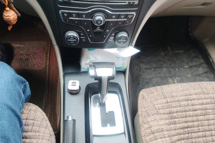 Used Bestune B50 2013 1.6L automatic luxury version Gear Lever