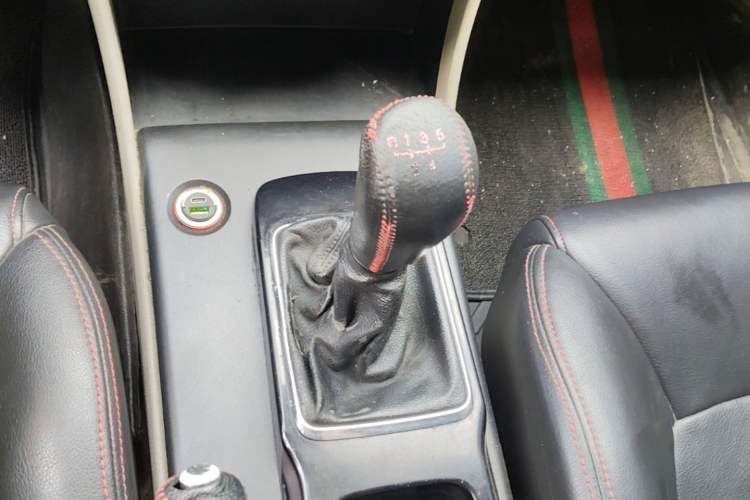 Used Bestune B50 2013 1.6L manual luxury version Gear Lever