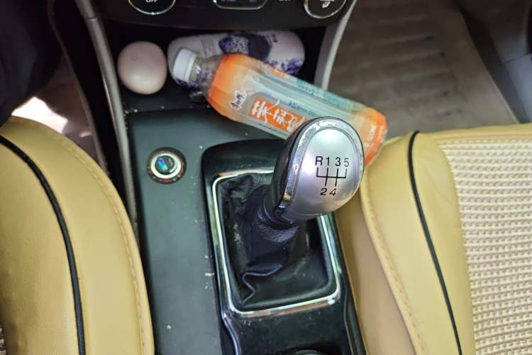 Used Bestune B50 2013 1.6L manual Comfort trim level Gear Lever