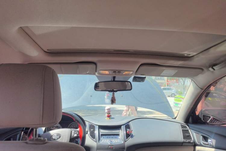 Used Bestune B50 2013 1.6L manual luxury version Headliner