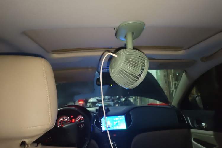 Used Bestune B50 2013 1.6L automatic luxury version Headliner