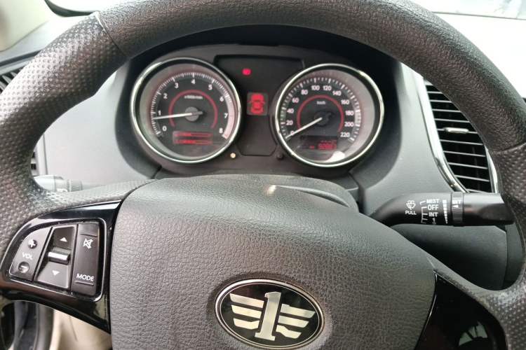 Used Bestune B50 2013 1.6L manual Comfort trim level Instrument Cluster