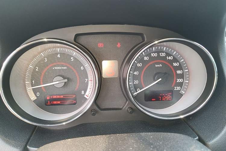 Used Bestune B50 2013 1.6L manual luxury version Instrument Cluster
