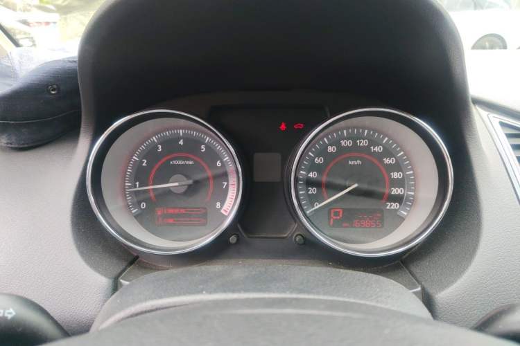 Used Bestune B50 2013 1.6L automatic luxury version Instrument Cluster