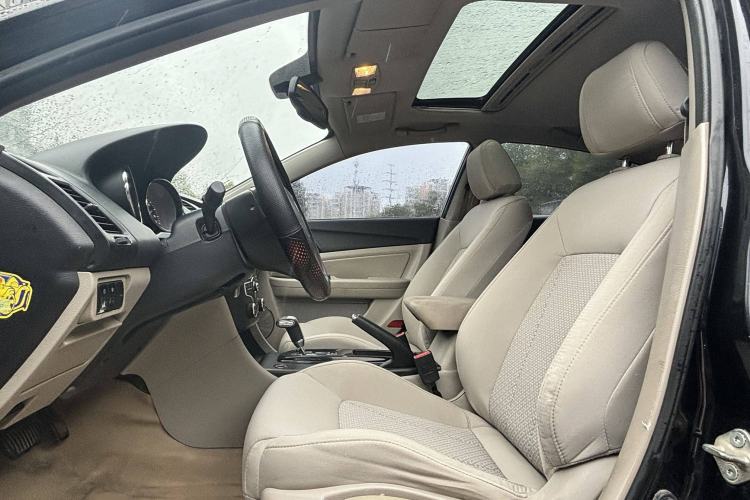 Used Bestune B50 2013 1.6L automatic luxury version Interior 2