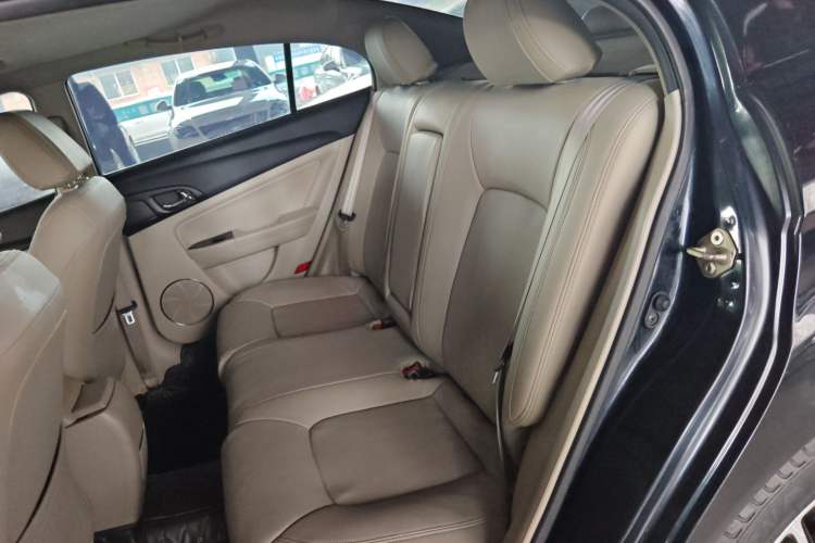 Used Bestune B50 2013 1.6L manual luxury version Interior 2