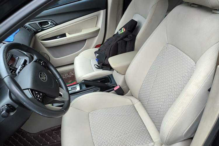 Used Bestune B50 2013 1.6L automatic luxury version Left Front Seat