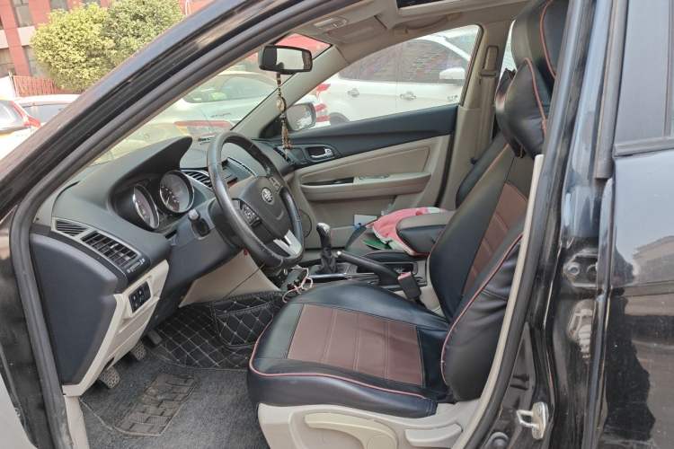Used Bestune B50 2013 1.6L manual luxury version Left Front Seat