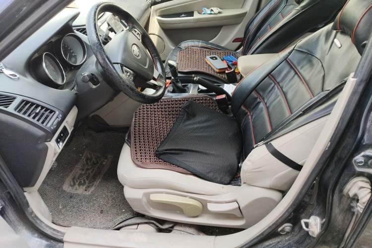Used Bestune B50 2013 1.6L manual luxury version Left Front Seat