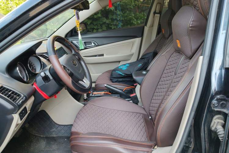 Used Bestune B50 2013 1.6L automatic luxury version Left Front Seat