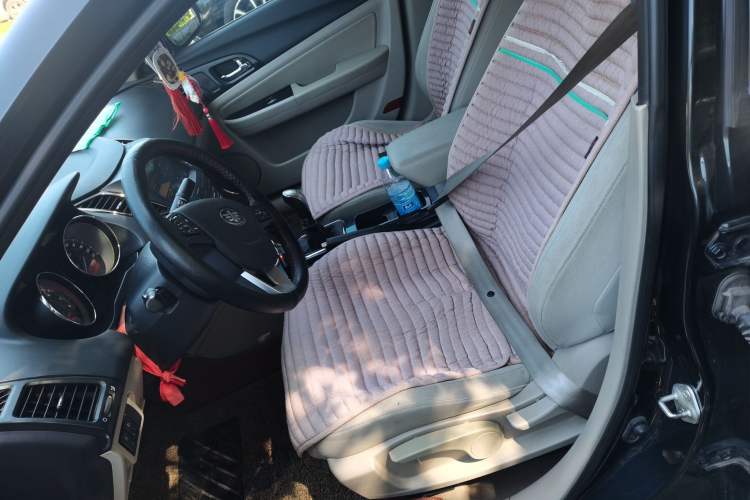 Used Bestune B50 2013 1.6L manual luxury version Left Front Seat