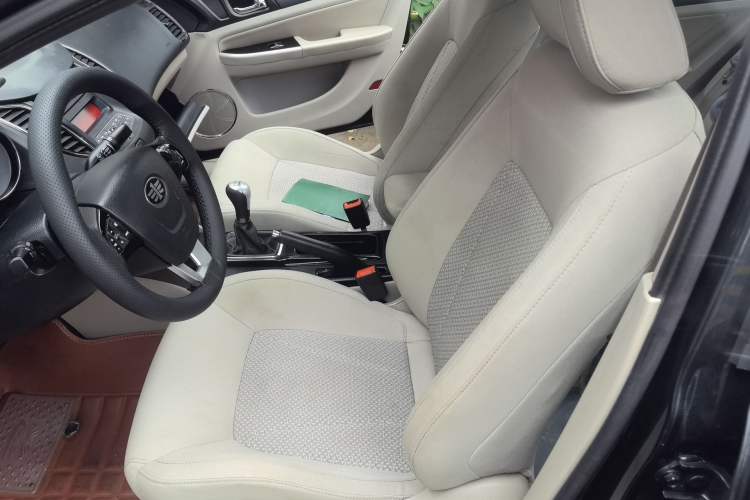 Used Bestune B50 2013 1.6L manual Comfort trim level Left Front Seat