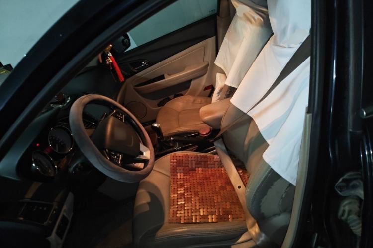 Used Bestune B50 2013 1.6L manual luxury version Left Front Seat