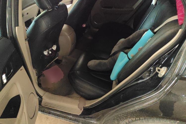 Used Bestune B50 2013 1.6L automatic luxury version Left Rear Seat