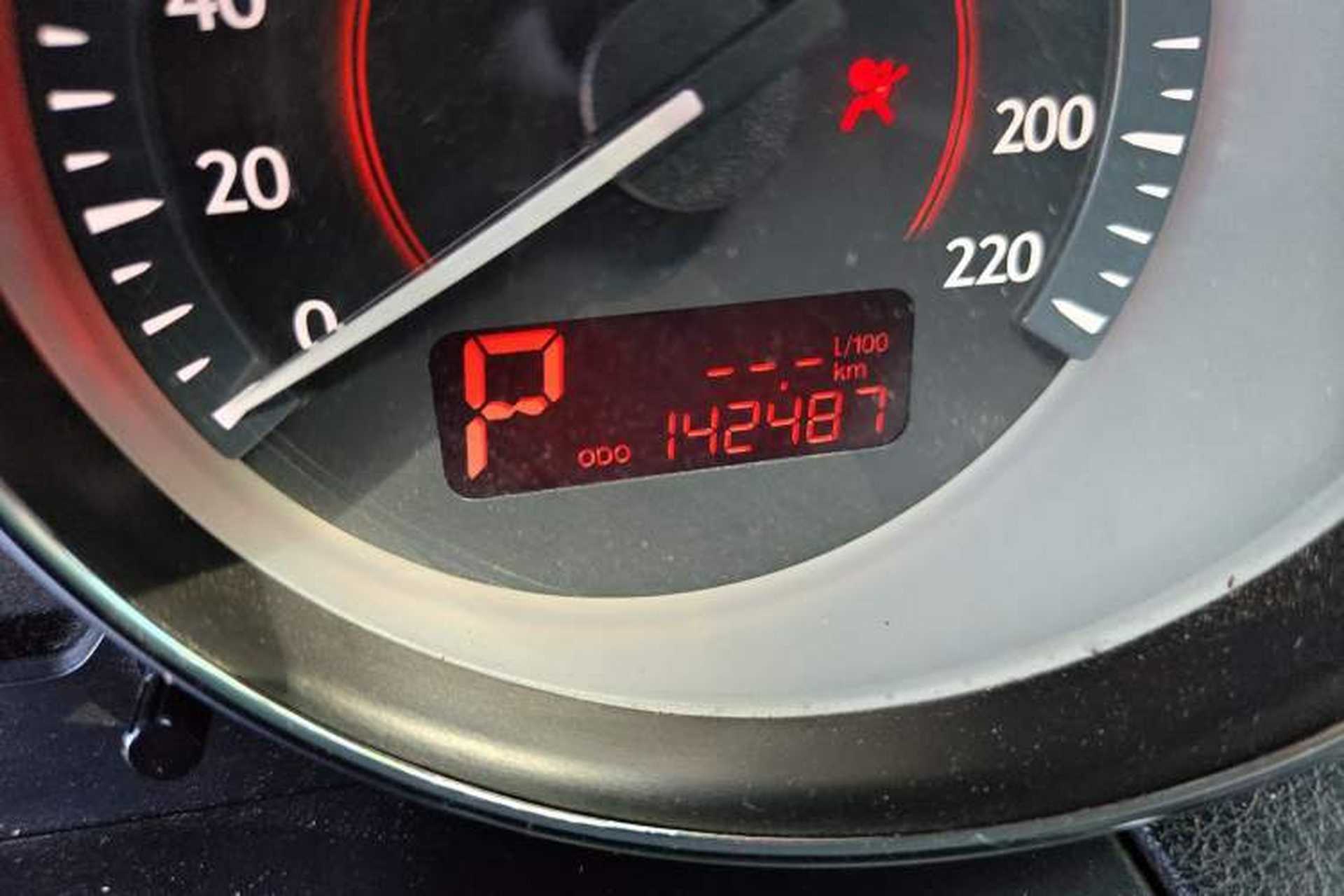 Used Bestune B50 2013 1.6L automatic luxury version Odometer Close Up