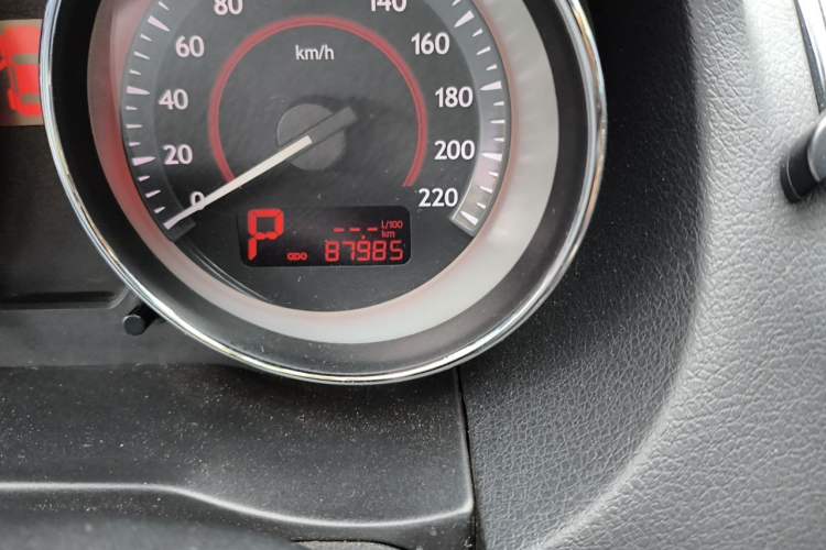 Used Bestune B50 2013 1.6L automatic luxury version Odometer Close Up