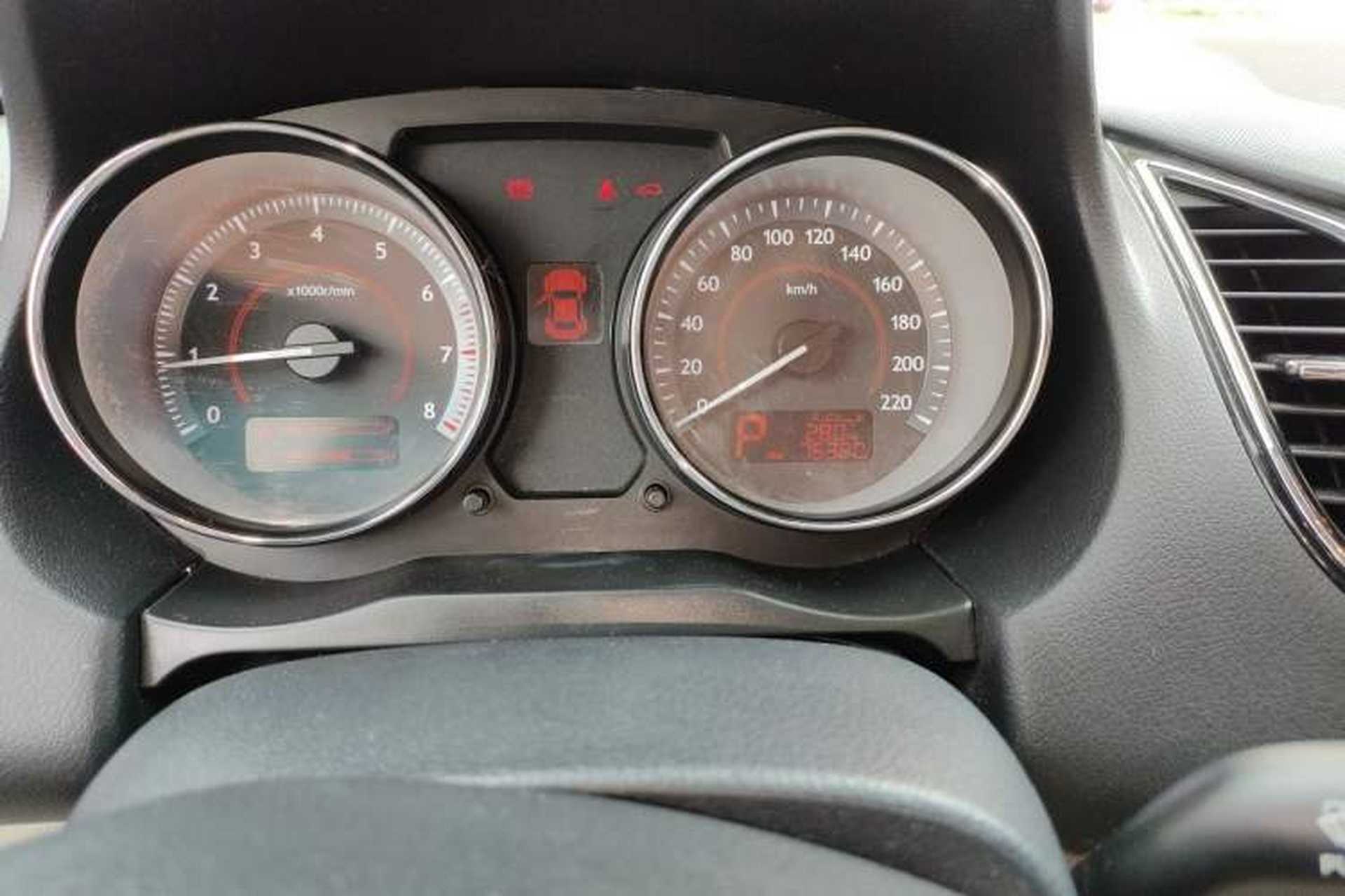 Used Bestune B50 2013 1.6L automatic luxury version Odometer Close Up