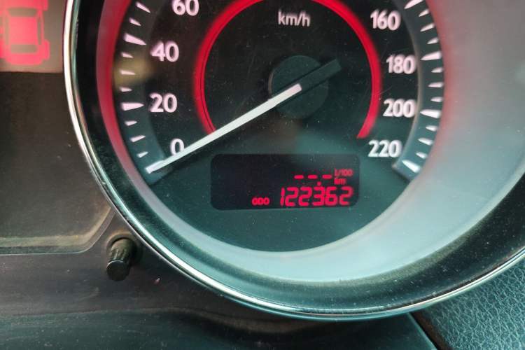 Used Bestune B50 2013 1.6L manual Comfort trim level Odometer Close Up