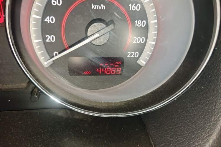 Used Bestune B50 2013 1.6L manual luxury version Odometer Close Up