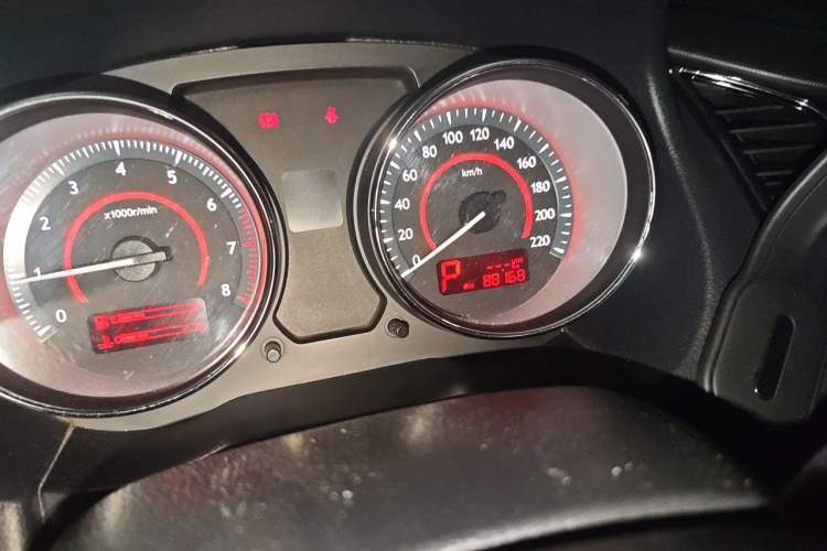 Used Bestune B50 2013 1.6L automatic luxury version Odometer Close Up