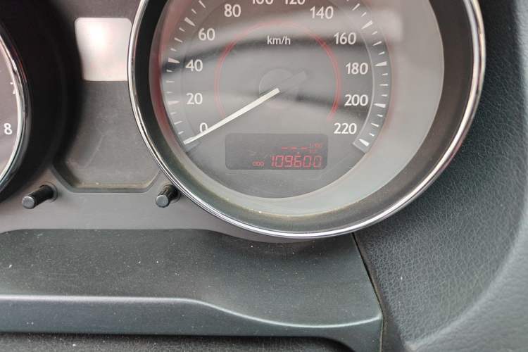 Used Bestune B50 2013 1.6L manual luxury version Odometer Close Up