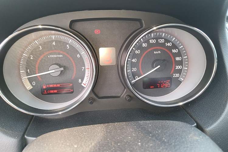 Used Bestune B50 2013 1.6L manual luxury version Odometer Close Up