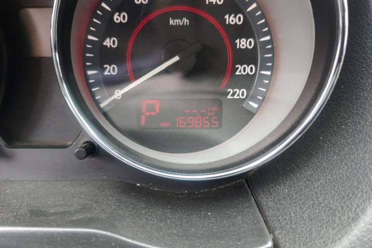 Used Bestune B50 2013 1.6L automatic luxury version Odometer Close Up