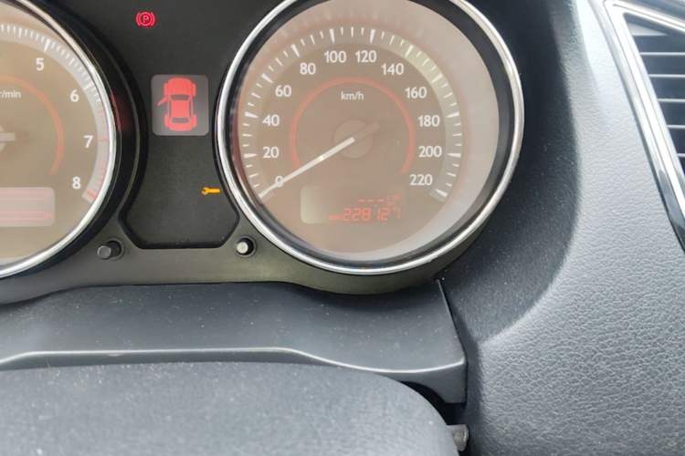 Used Bestune B50 2013 1.6L manual luxury version Odometer Close Up