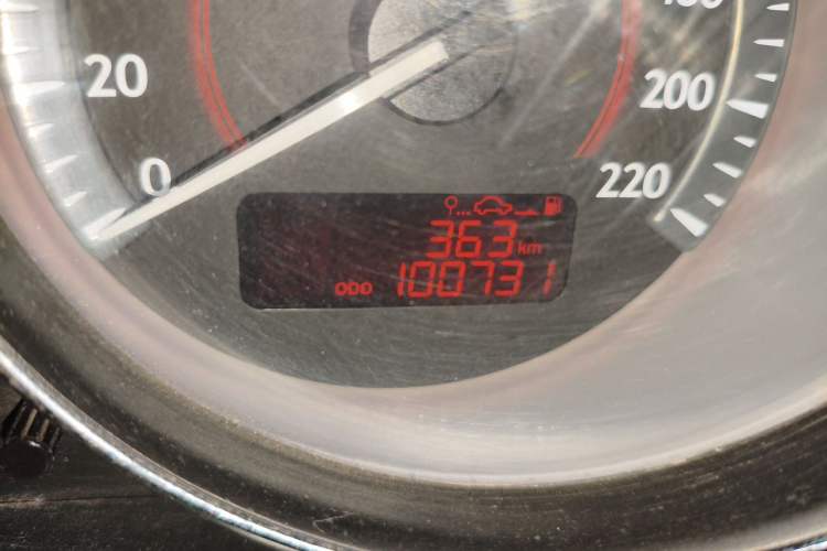 Used Bestune B50 2013 1.6L manual luxury version Odometer Close Up